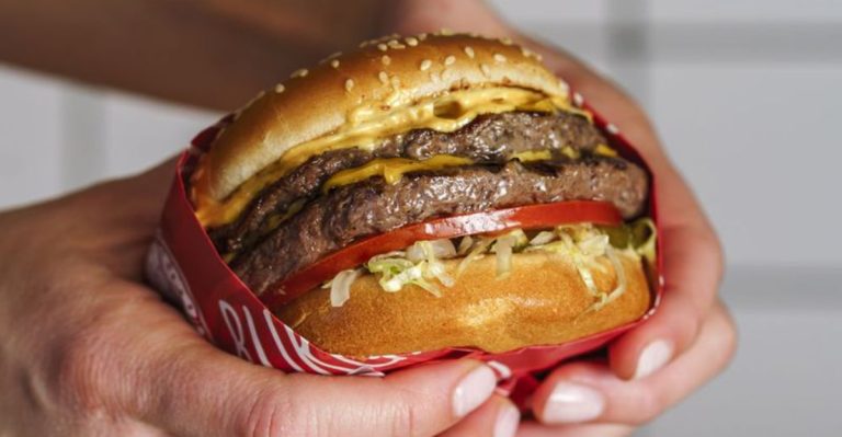 New Yorkers Can’t Stop Talking About The Legendary Pastrami Burgers At This Local Spot