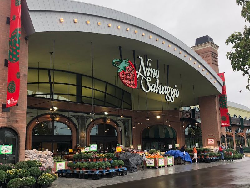 Nino Salvaggio International Marketplace Bakery