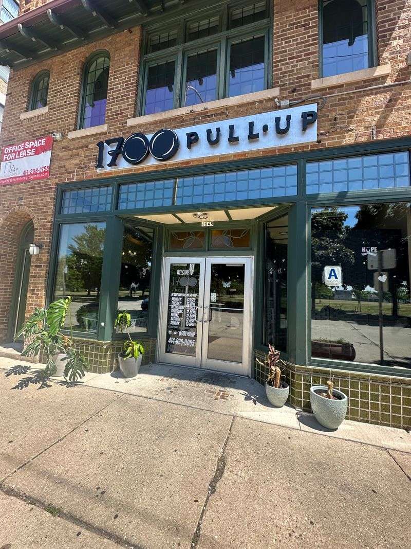 1700 Pull Up, Milwaukee