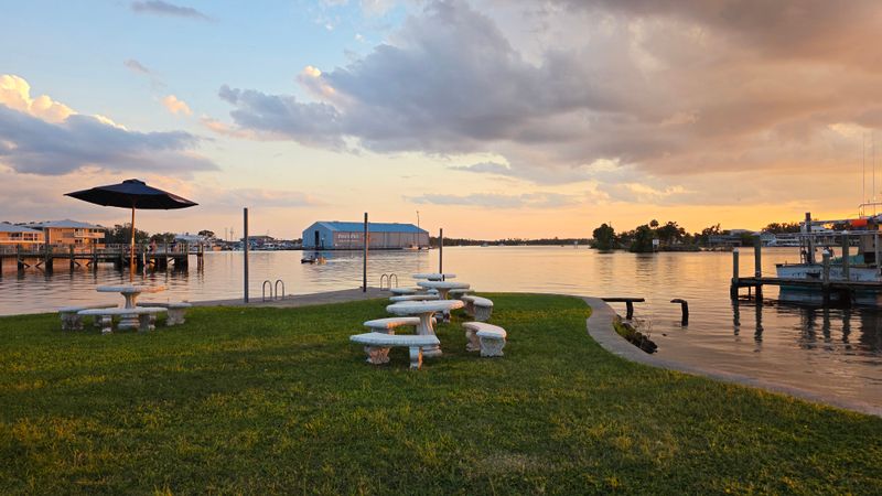 Crystal River Location With Local Charm