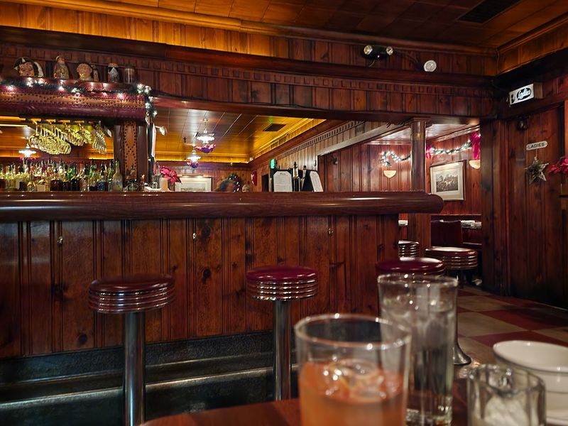 No Reservations, So Good Food Is Worth The Wait