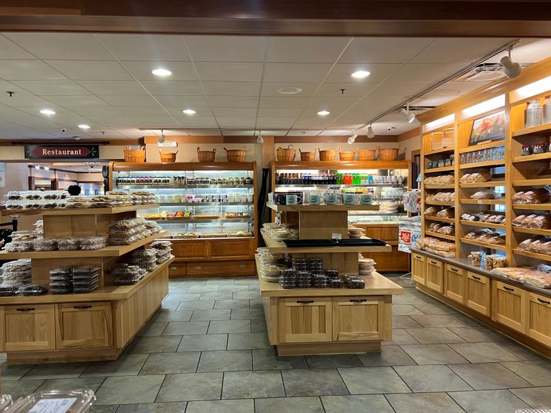 Turkey, Dressing, and Gravy Like a Holiday You Can Schedule