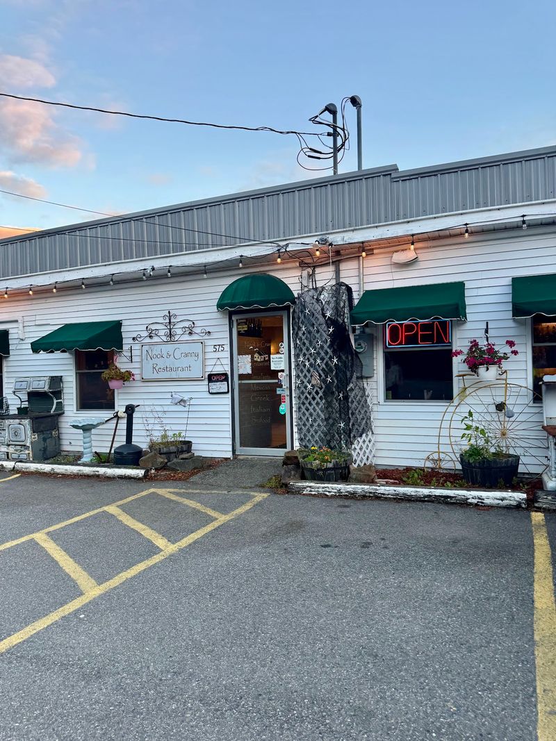 Nook & Cranny Restaurant, Baileyville
