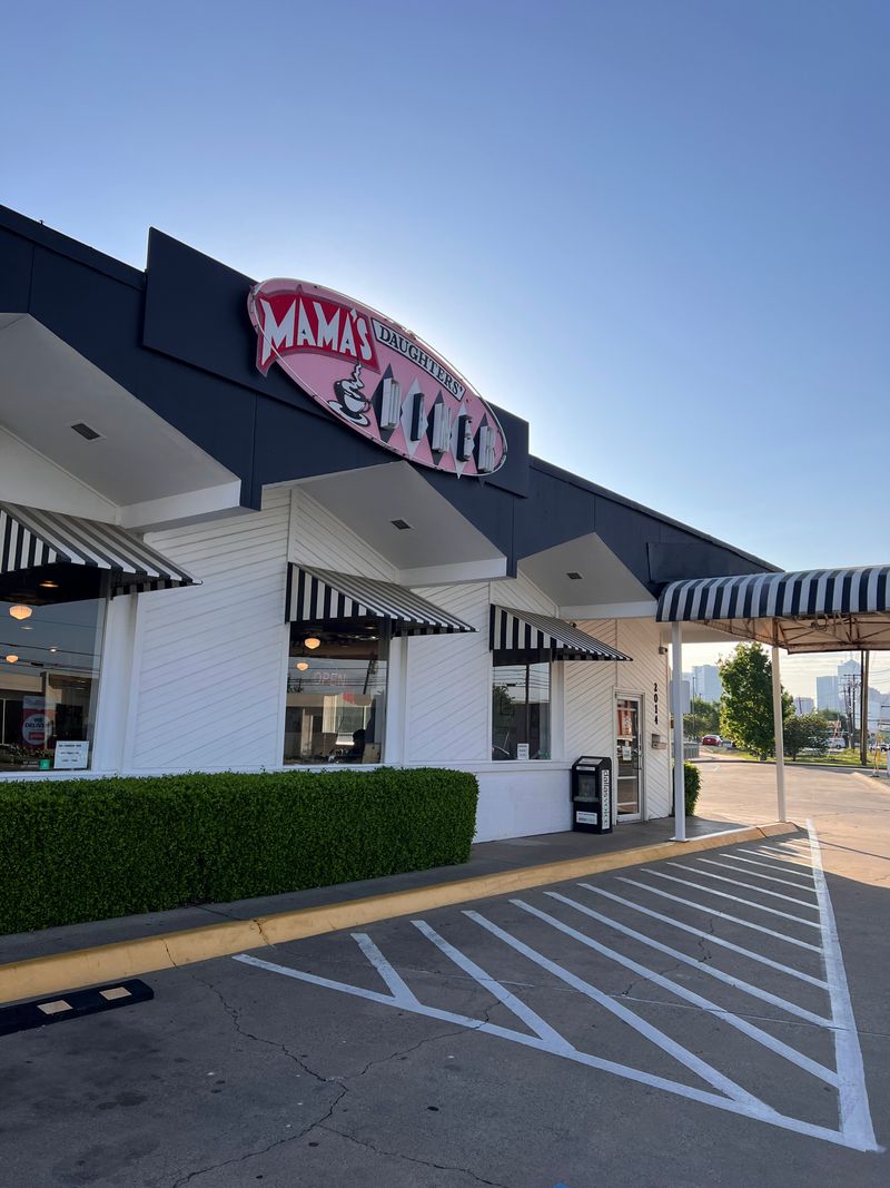 Mama's Daughters' Diner — Dallas