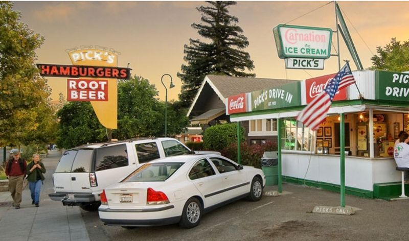 Pick's Drive-In (Cloverdale)