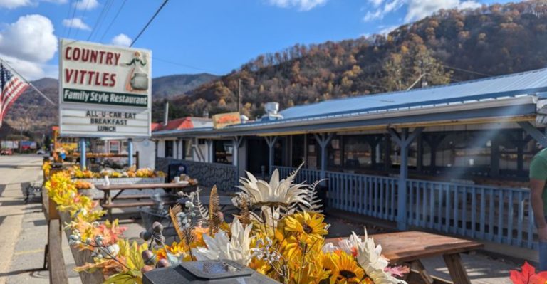 North Carolina Travelers Always Make Time For The Homemade Biscuits At This Country Café
