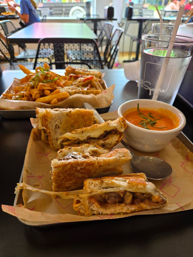 All Square – 4047 Minnehaha Ave, Minneapolis, MN 55406