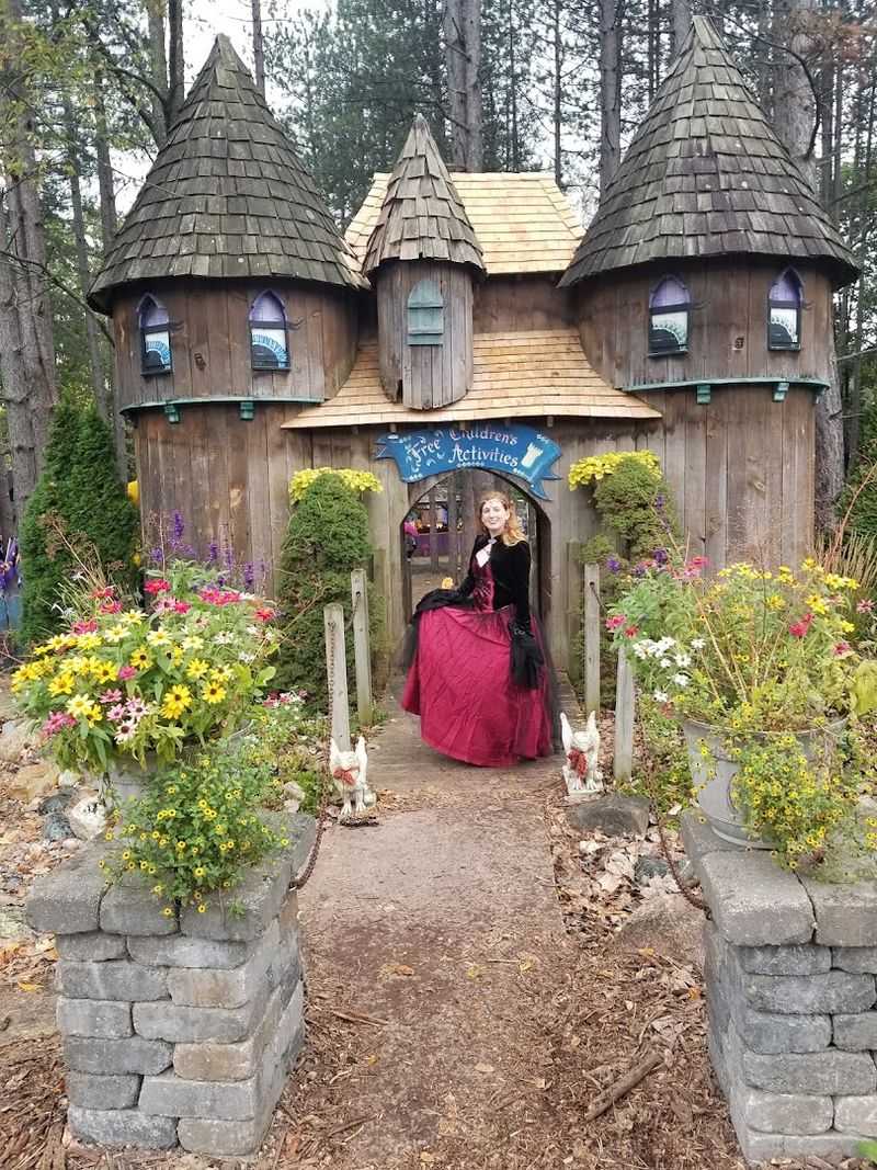 Notice How Hollygrove Mixes Theater With Place-Making