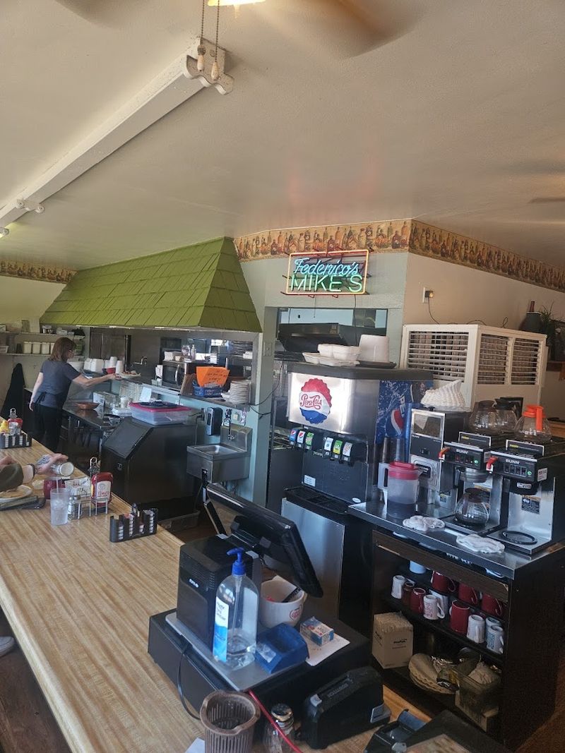 Notice How Simple The Room Keeps The Focus On Food Notice How Simple The Room Keeps The Focus On Food