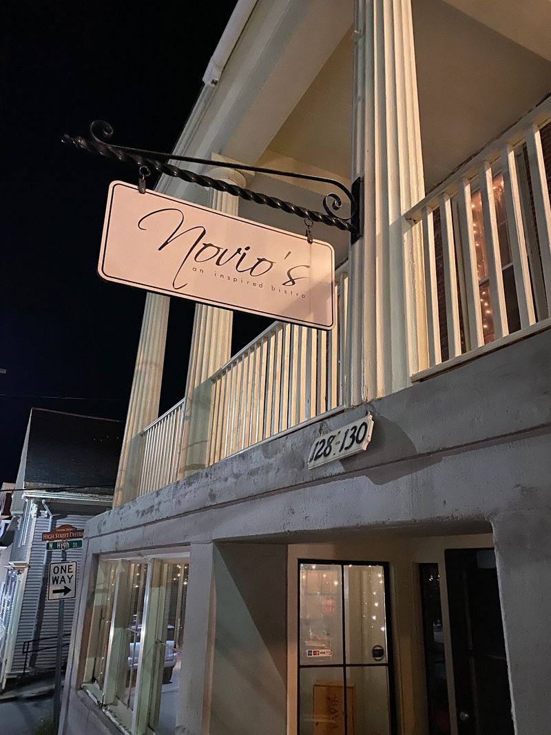 Novio's Bistro