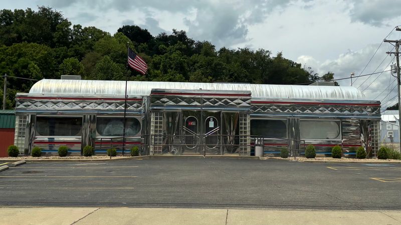 Maddy's Diner 23 – Waverly