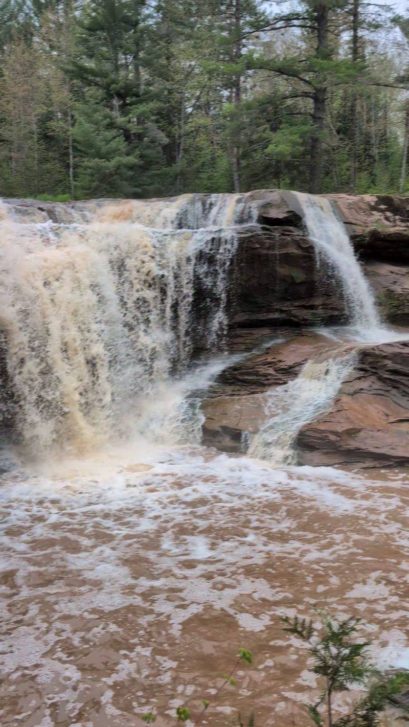 O-Kun-De-Kun Falls Trail