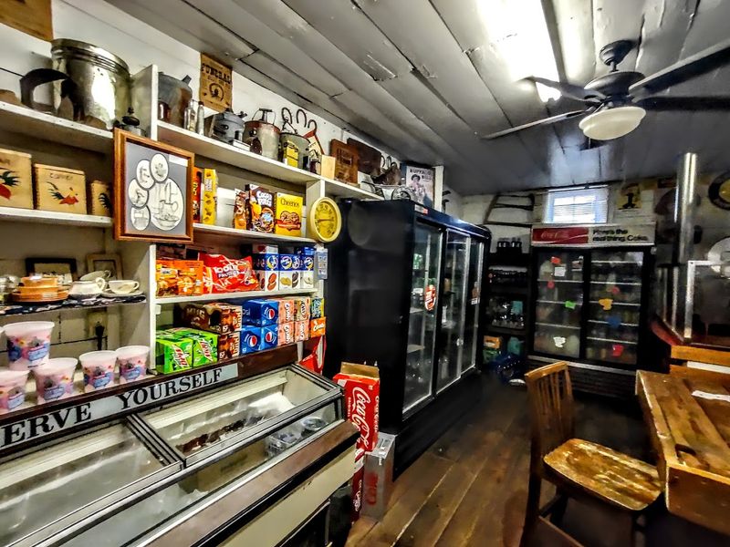 Sand Gap General Store, Pelsor