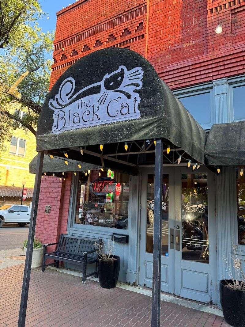The Black Cat Cafe, El Dorado