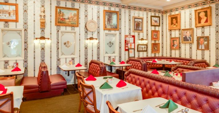 Ohio Dining Rooms That Never Needed A Makeover To Draw Crowds