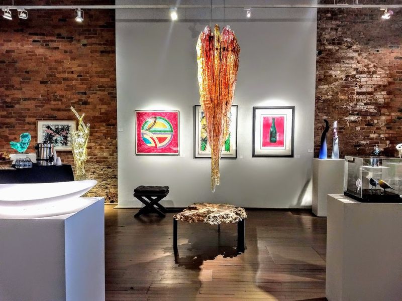 A Gallery Where Glass Takes Center Stage