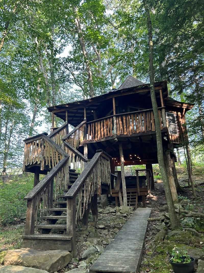 Treehouse at Fernstone Retreat, Farmington
