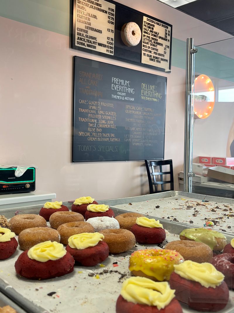 Ye Olde Donut Shoppe – Champaign