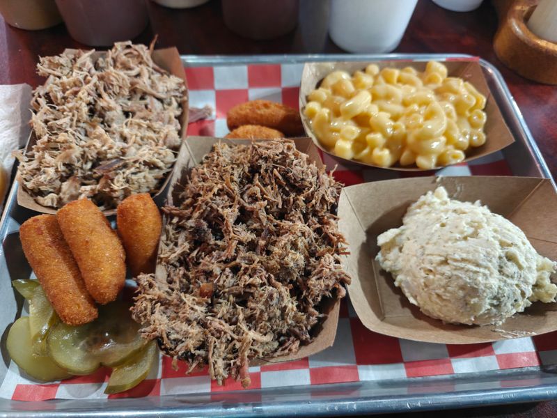 Phil’s Bar-B-Que Pit, Black Mountain