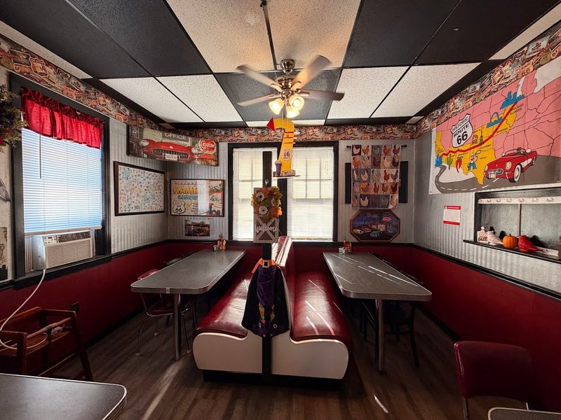 Weezy's Route 66 Bar and Grill - Hamel