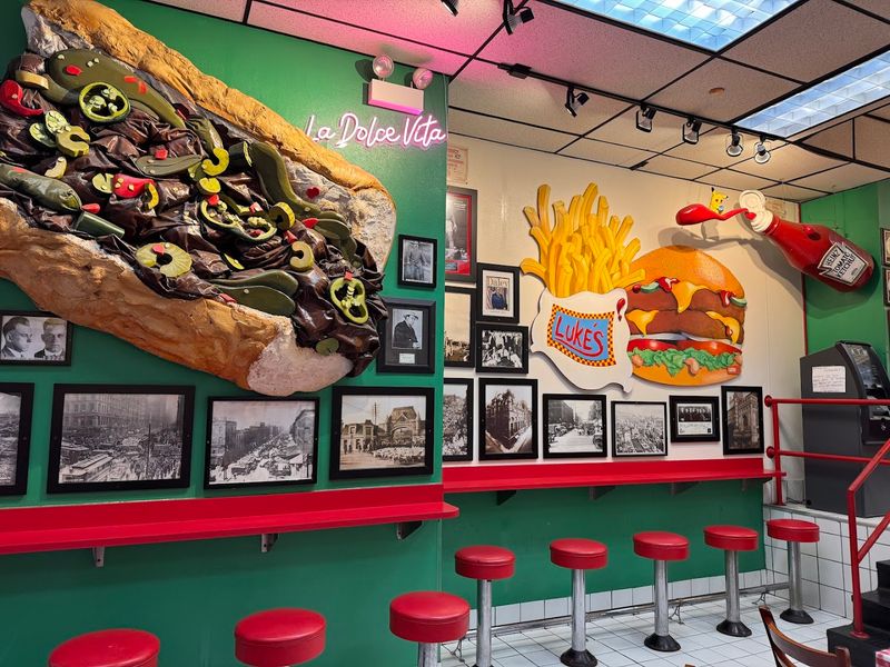 Old-School Chicago On The Walls