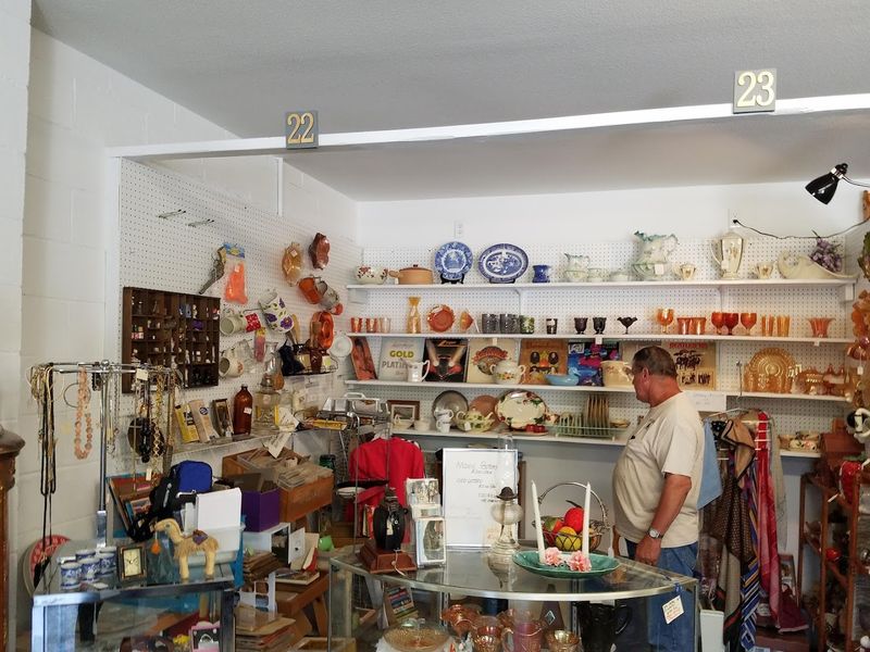 Old Tools And Car Items Draw Browsers In