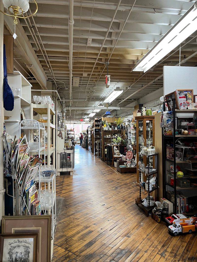 Olde Shoe Factory Antique Mall, Lancaster
