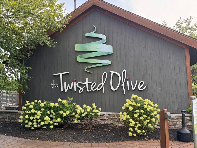 The Twisted Olive, Green