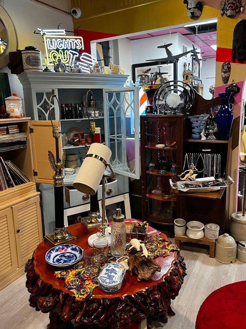 Olive Jewel Vintage And Antiquities Inc, Chicago