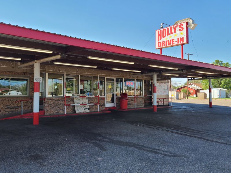 Holly’s Drive Inn Restaurant, Post