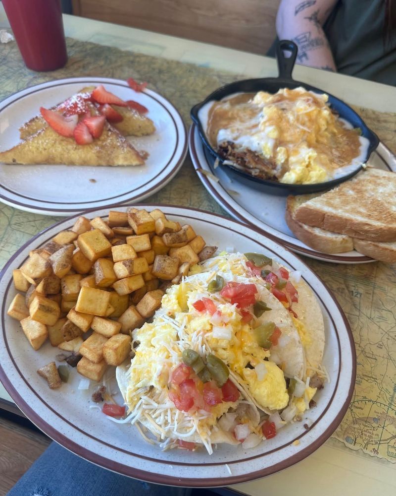 Omelets Named After Airplanes Make Ordering Way More Fun Omelets Named After Airplanes Make Ordering Way More Fun