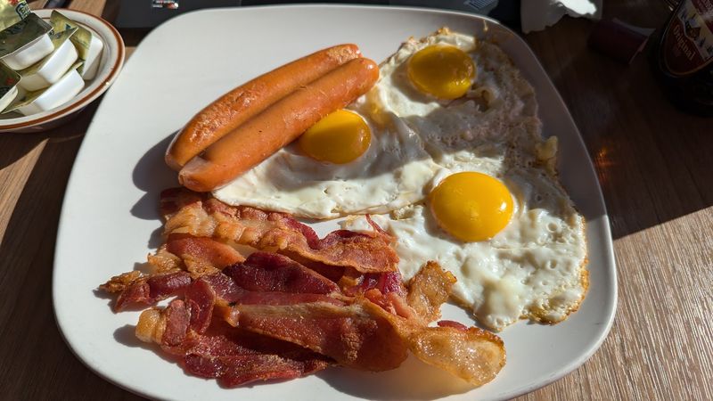 Omelettes Ignore The Usual Breakfast Clock
