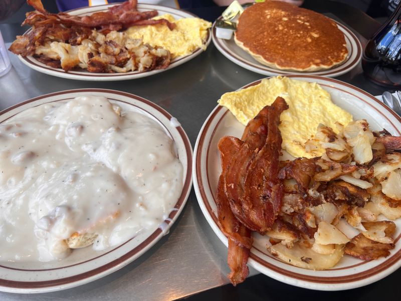 Hash Browns, Pancakes, And Sides That Set The Pace
