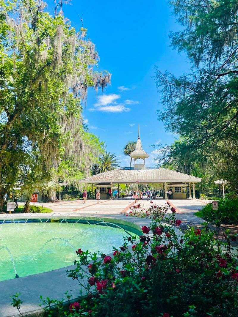 On-Site Amenities Include A Cafe Museum And Gift Shop