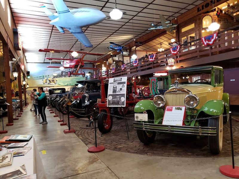 Six Buildings, Endless Stories