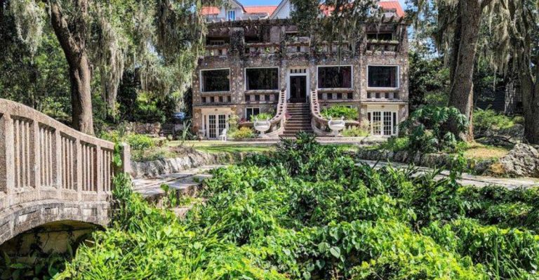 One Of Florida’s Strangest Historic Homes Is Hiding In Bartow