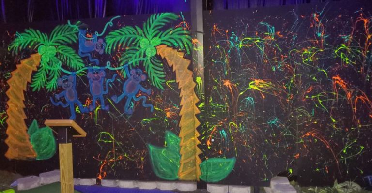 One Of The Coolest Indoor Experiences In Arkansas Comes With Blacklights And Dinosaur Fun