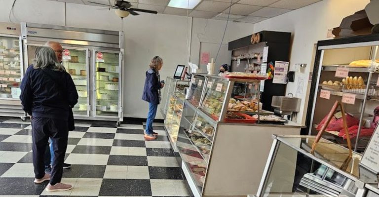 One Visit To This Arizona Bakery And Cinnamon Rolls Are Never The Same