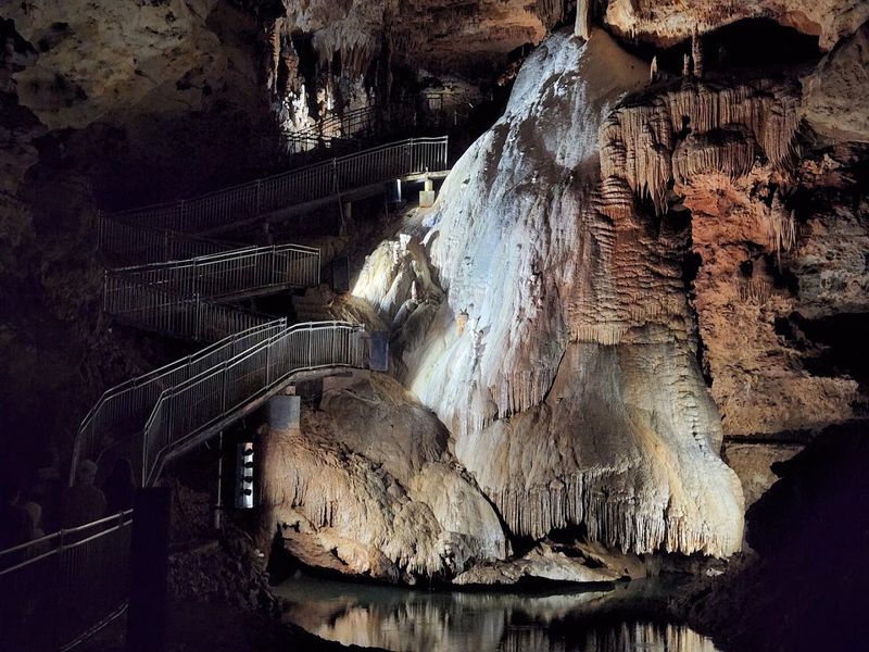 Onondaga Cave