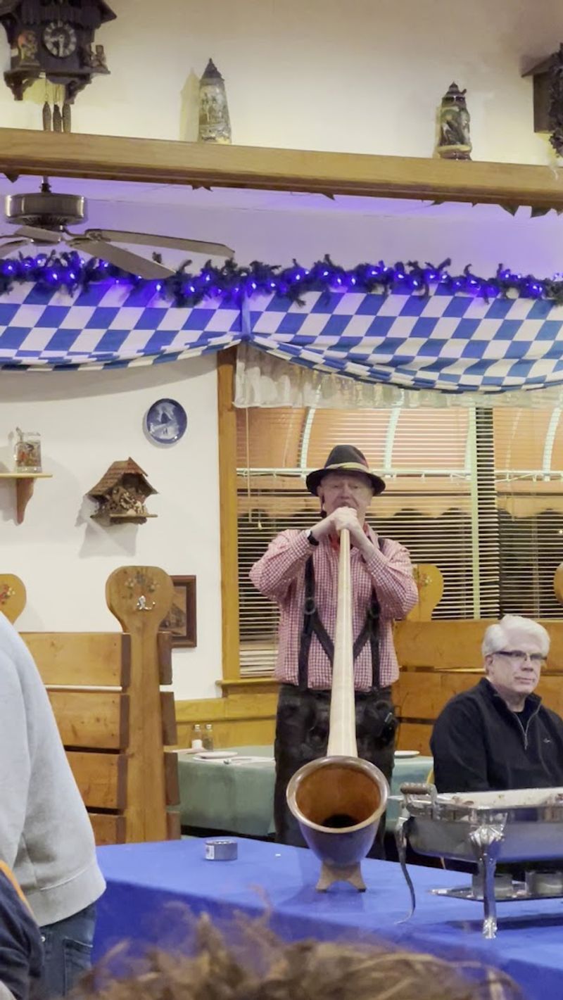 Live Entertainment On Weekends 