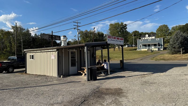 The Outdoor Eating Experience Is Half the Charm