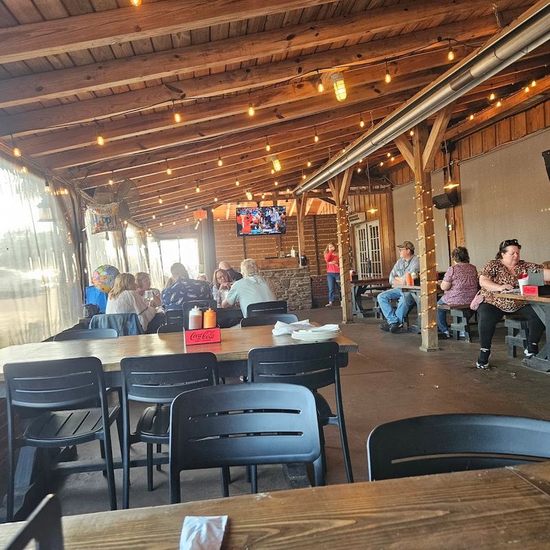 Operating Hours That Work For Lunch Crowds And Dinner Plans Alike