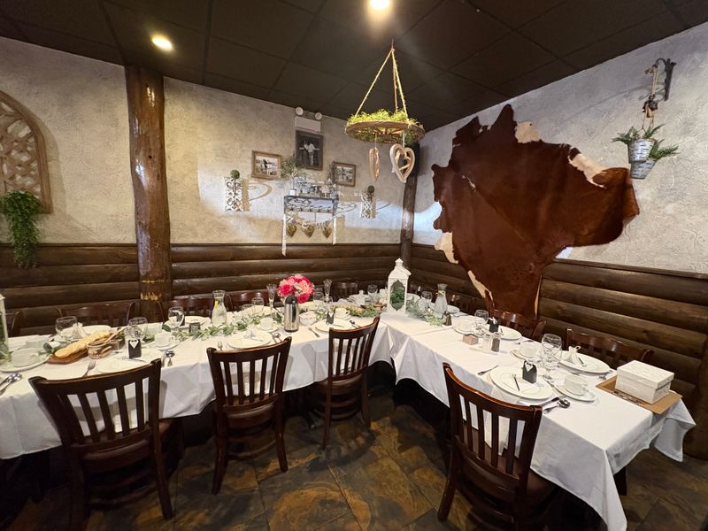 Highlander House Restaurant & Bar – Palos Heights