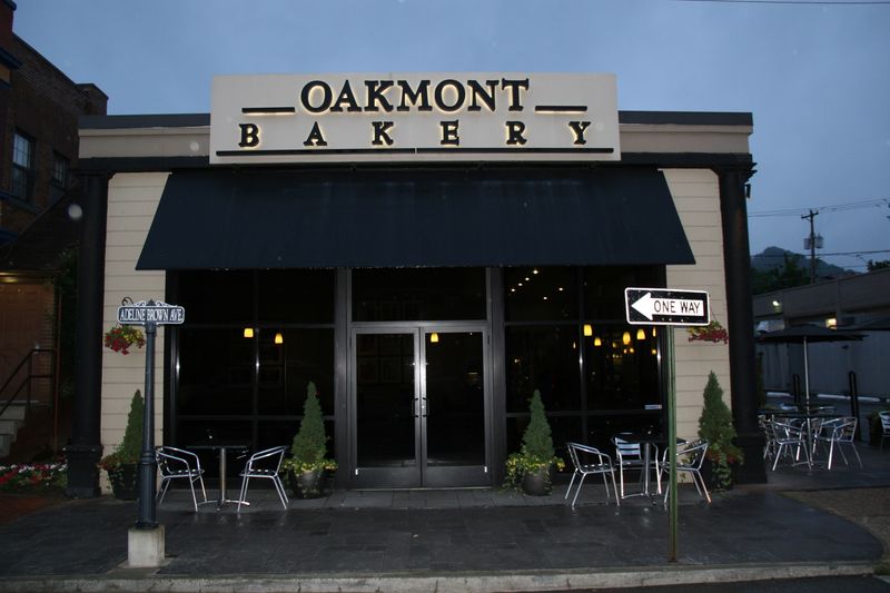Oakmont Bakery (1 Sweet St, Oakmont, PA 15139)