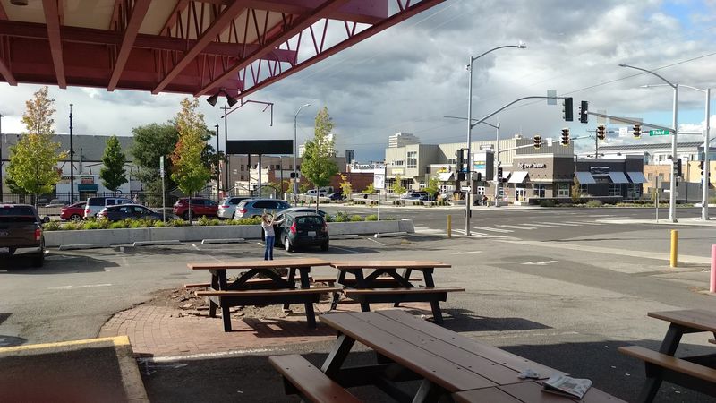 Order On Foot And Eat Under The Open Sky
