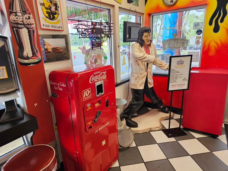 Ambiance Checklist: Elvis, Big Gus, and Neon