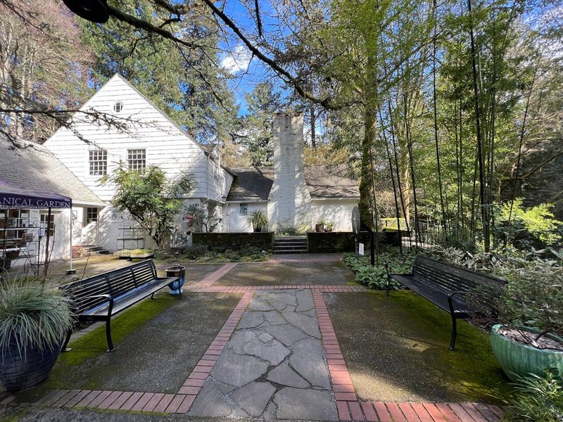 Leach Botanical Garden