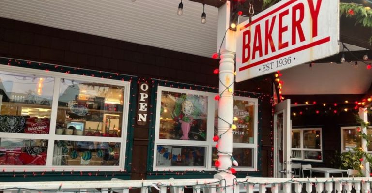 Oregon Travelers Can’t Resist The Fresh Marionberry Pie At This Charming Bakery