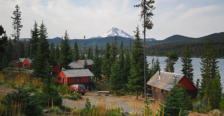 Oregon’s Forgotten Fishing Lake Has Scenic Trails and Views Locals Swear By
