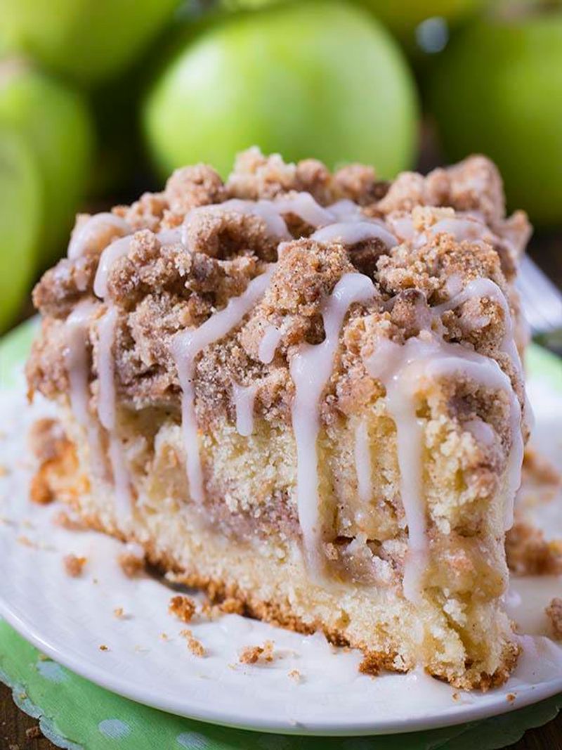 Apple Cinnamon Crumble Cake: Fall Favorite Without The Fuss